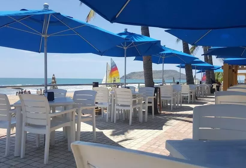 Fotos del hotel Las Flores Beach Resort:  38