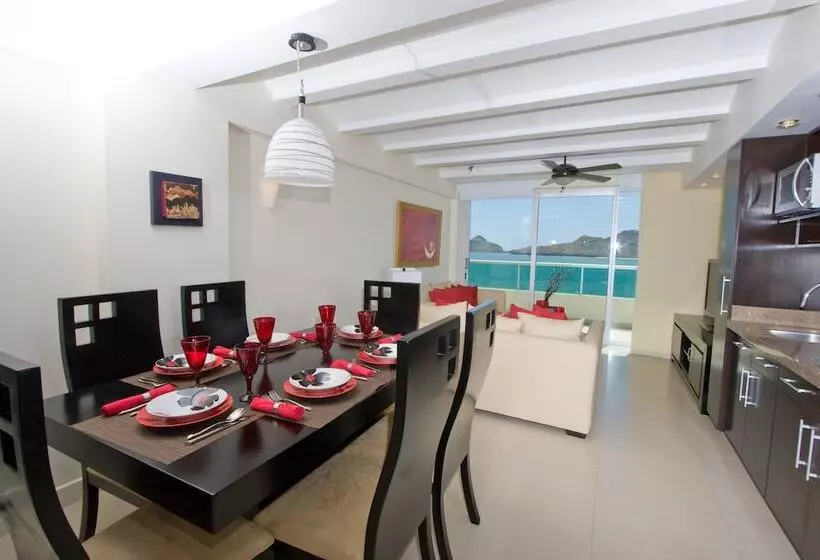 Fotos del hotel Las Flores Beach Resort:  48