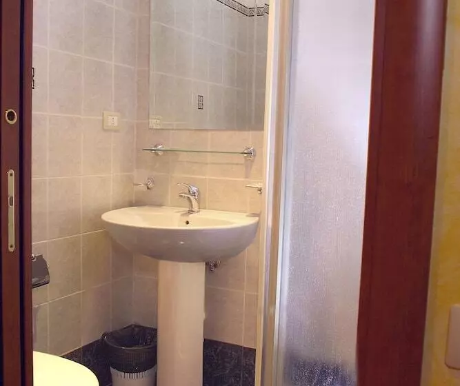 Fotos del hotel Kriss:  5