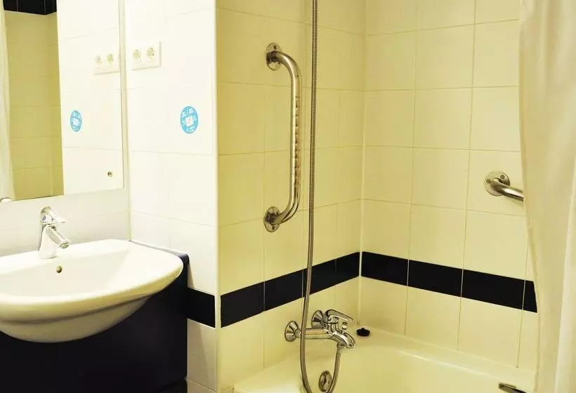 Fotos del hotel Travelodge Barcelona Fira:  14