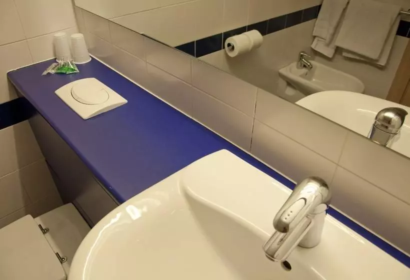 Fotos del hotel Travelodge Barcelona Fira:  17