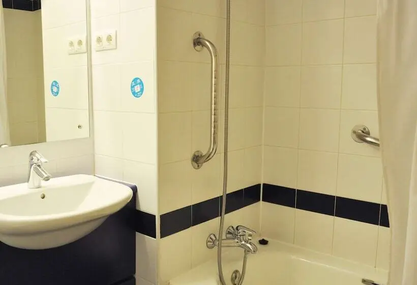 Fotos del hotel Travelodge Barcelona Fira:  16