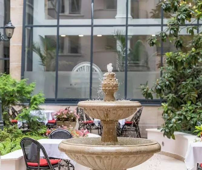 Fotos del hotel Queen's Court Hotel & Residence:  10