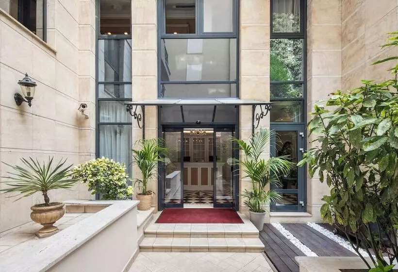 Fotos del hotel Queen's Court Hotel & Residence:  7