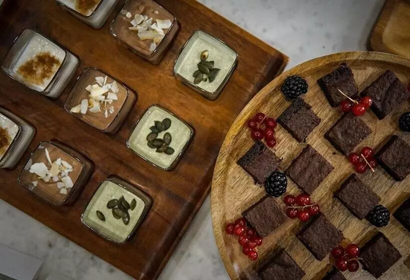 Fotos del hotel Queen's Court Hotel & Residence:  21