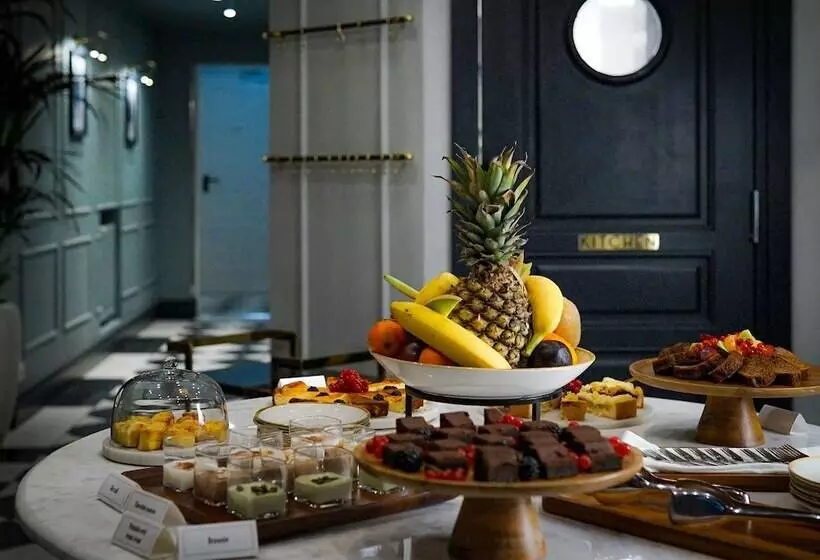 Fotos del hotel Queen's Court Hotel & Residence:  22