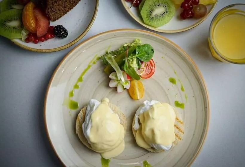 Fotos del hotel Queen's Court Hotel & Residence:  16