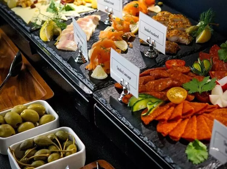 Fotos del hotel Queen's Court Hotel & Residence:  17