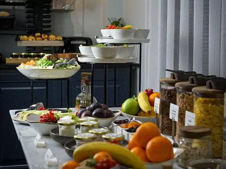 Fotos del hotel Queen's Court Hotel & Residence:  25