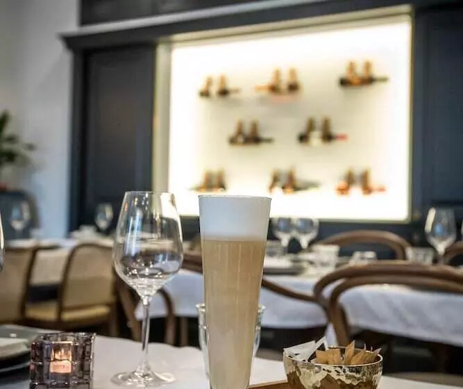 Fotos del hotel Queen's Court Hotel & Residence:  24