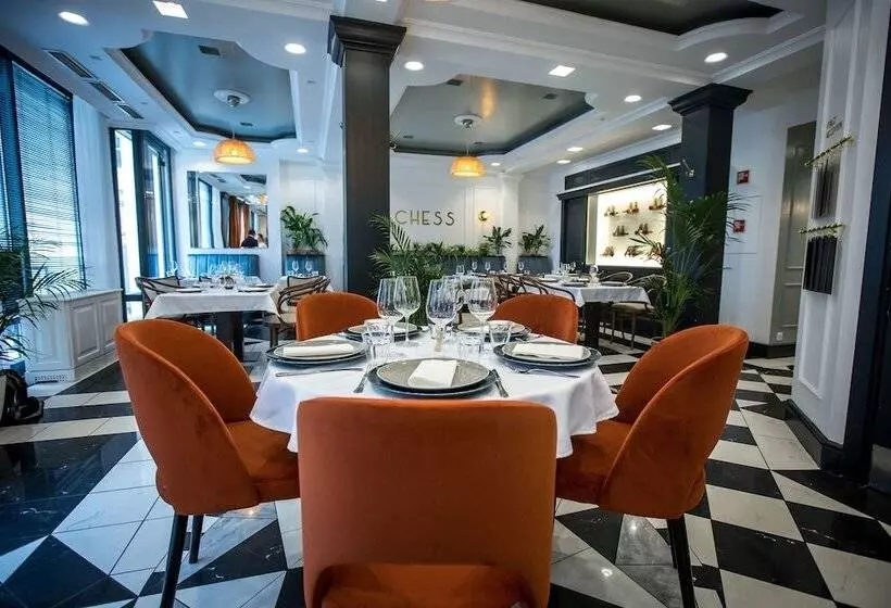 Fotos del hotel Queen's Court Hotel & Residence:  19