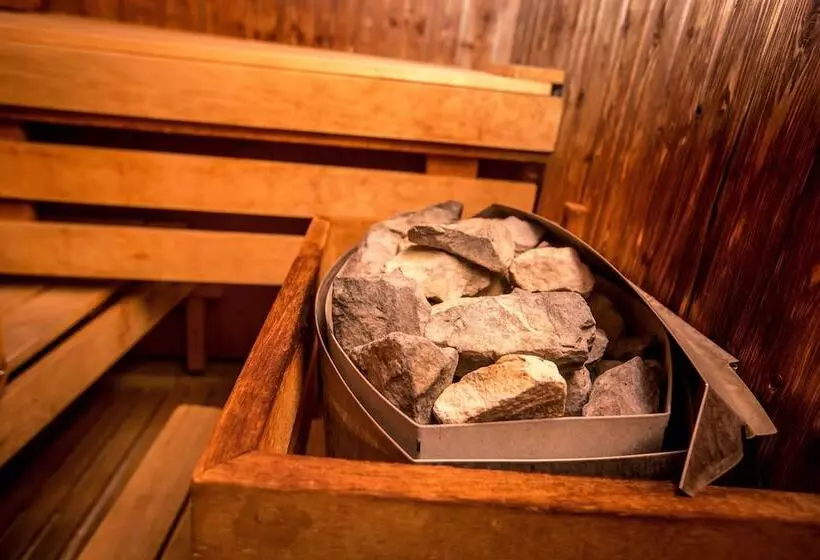 Fotos del hotel Queen's Court Hotel & Residence:  3