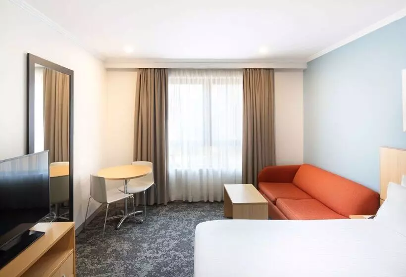 Travelodge Hotel Garden City Brisbane