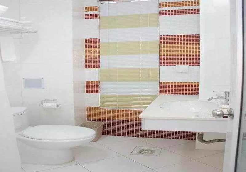 Fotos del hotel Lilac International:  3