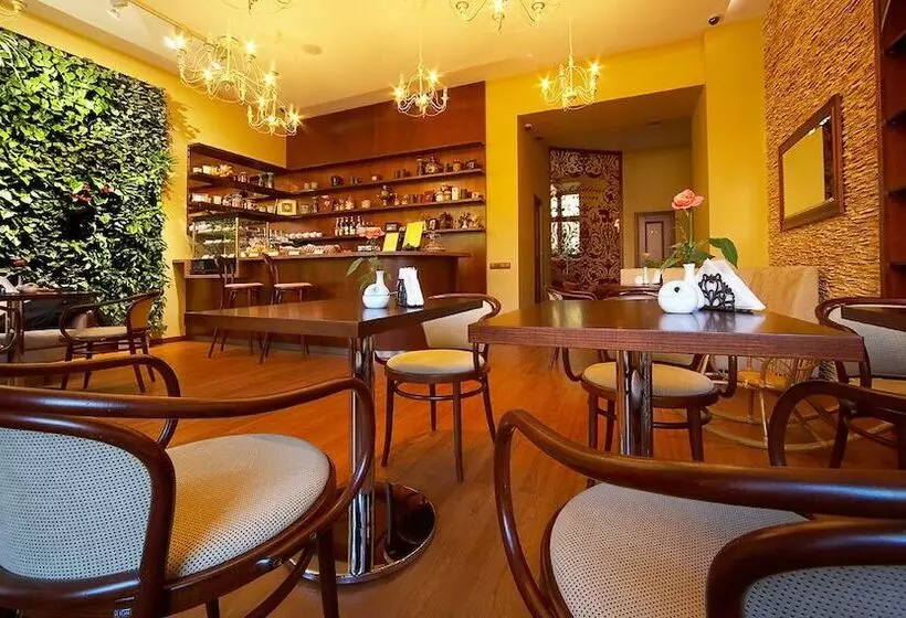 Fotos del hotel Garden Palace:  12