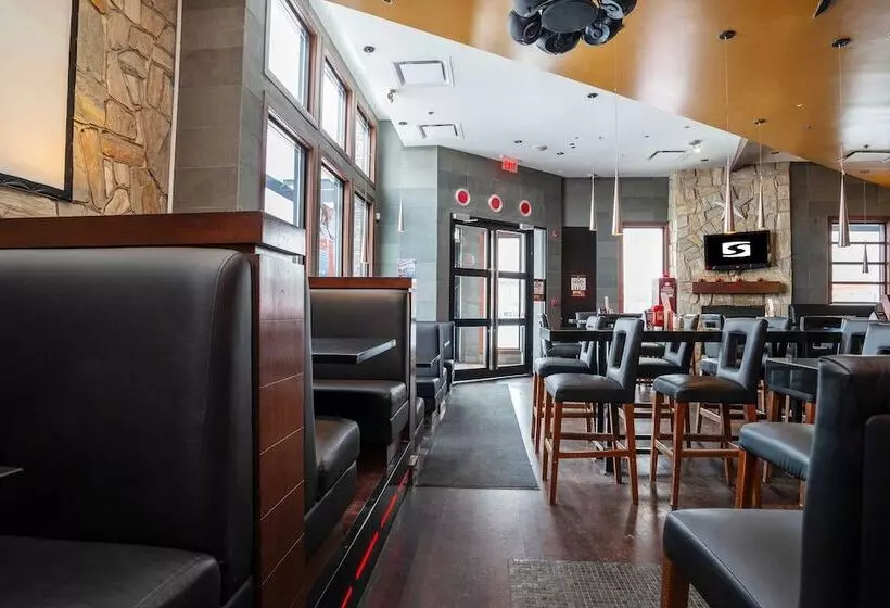 Fotos del hotel Sandman Hotel & Suites Calgary West:  2