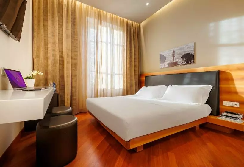 Fotos del hotel Embassy:  11