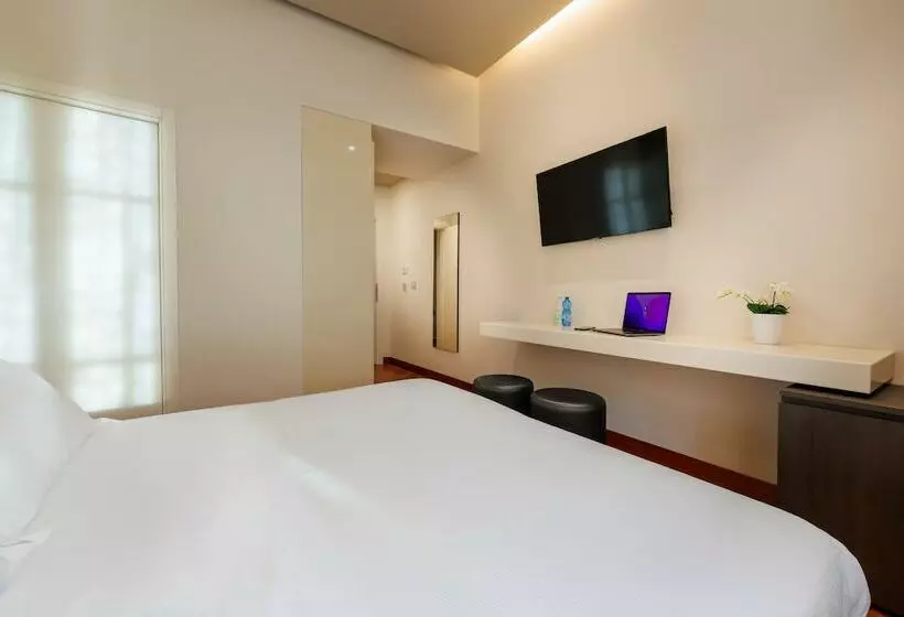 Fotos del hotel Embassy:  14