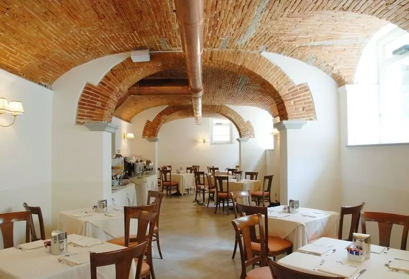 Fotos del hotel Embassy:  3