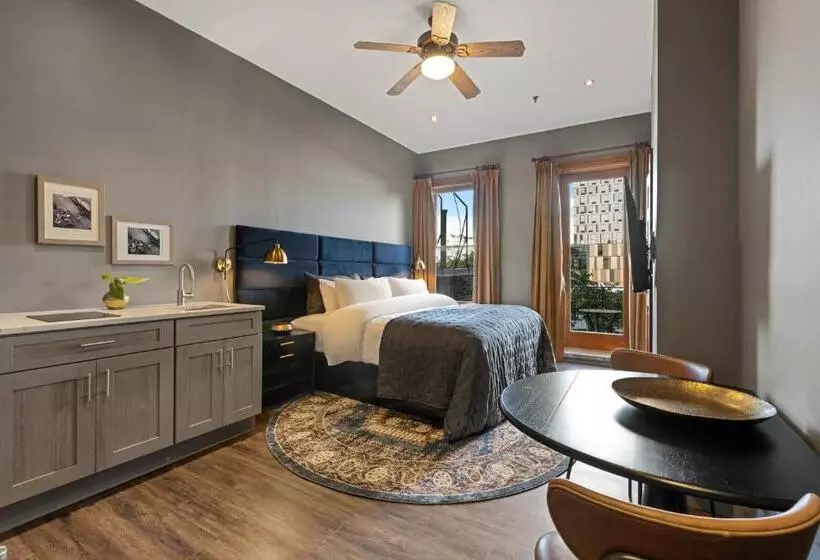 The Historical Blue Moon   Nyc