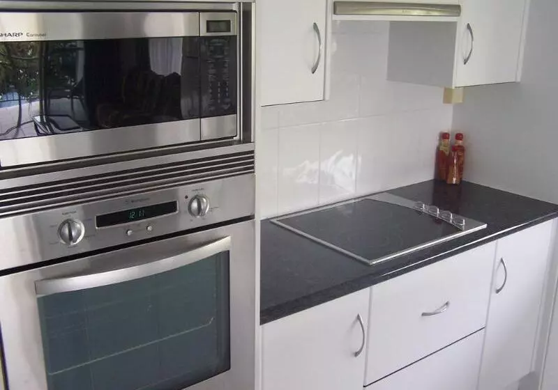 Fotos del hotel Roydon Beachfront Apartments:  4