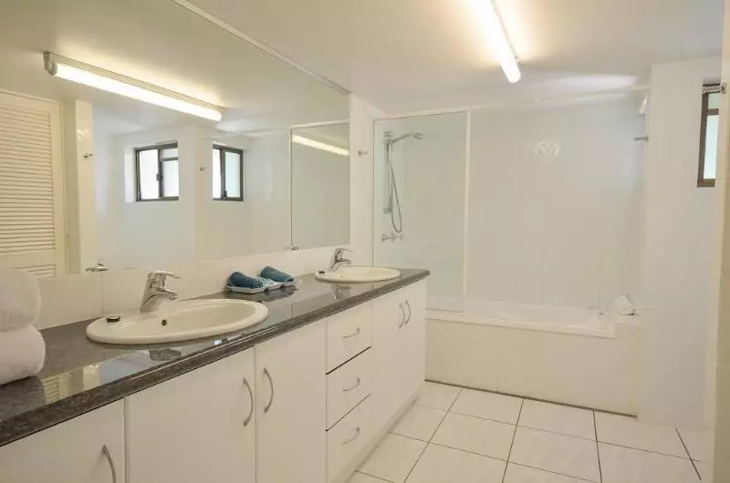 Fotos del hotel Roydon Beachfront Apartments:  5