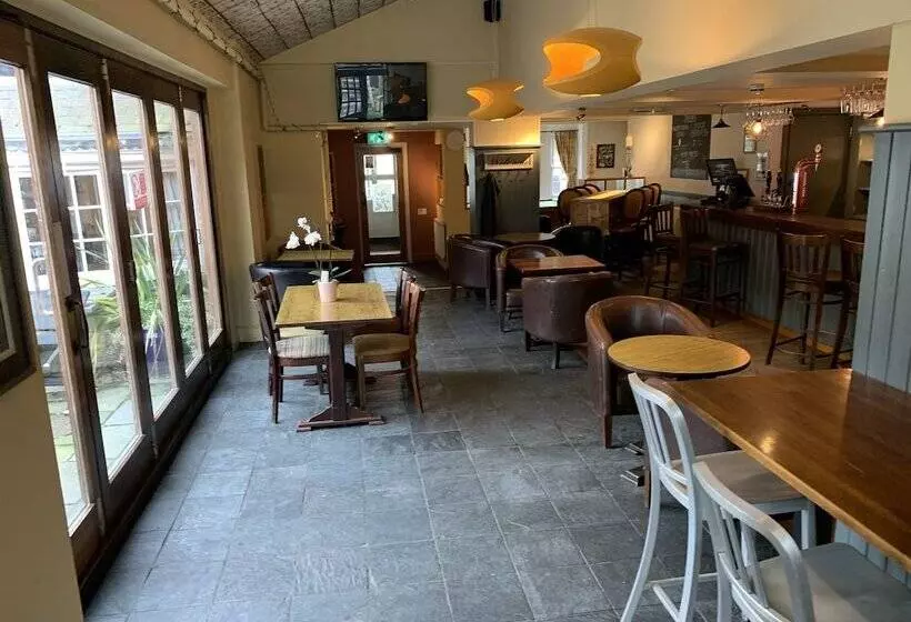 Fotos del hotel George & Dragon:  4