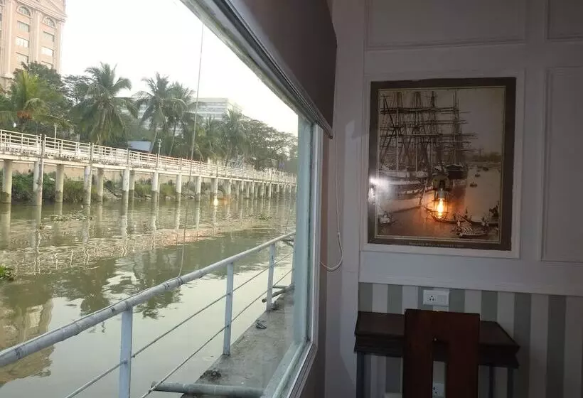 Fotos del hotel The Floatel:  12