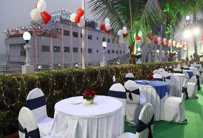 Fotos del hotel The Floatel:  5