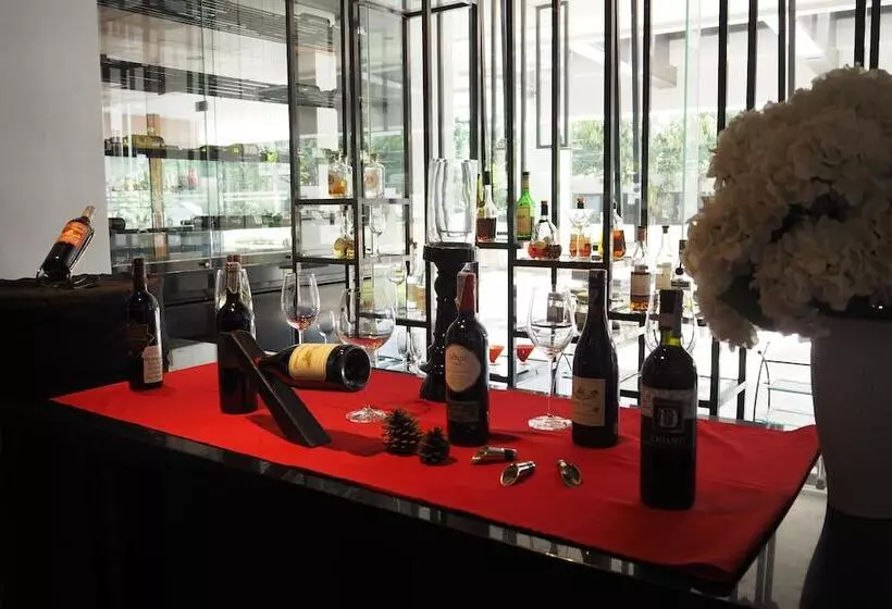 Fotos del hotel Woodlands Suites Serviced Residences:  22