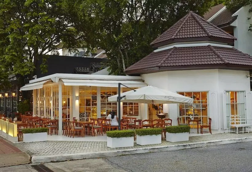 Fotos del hotel Woodlands Suites Serviced Residences:  17