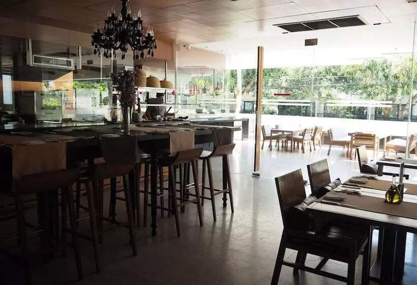 Fotos del hotel Woodlands Suites Serviced Residences:  18