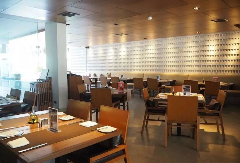 Fotos del hotel Woodlands Suites Serviced Residences:  13