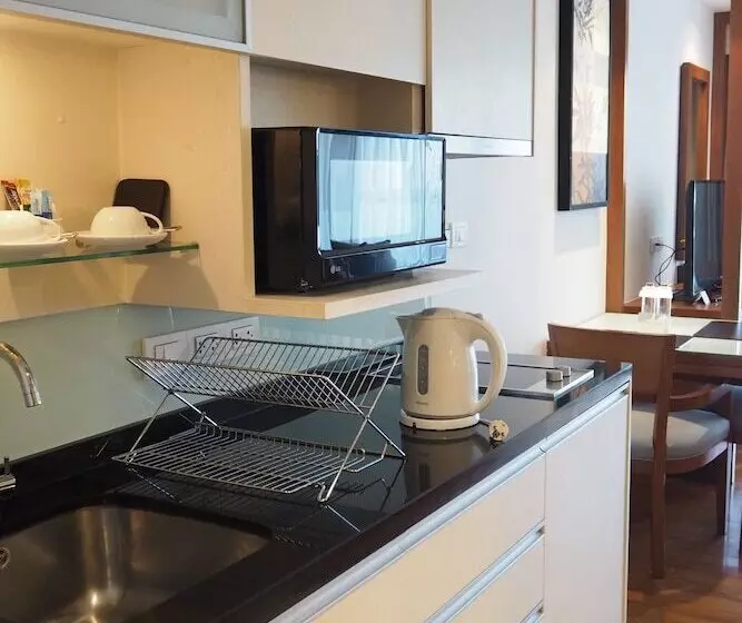 Fotos del hotel Woodlands Suites Serviced Residences:  8