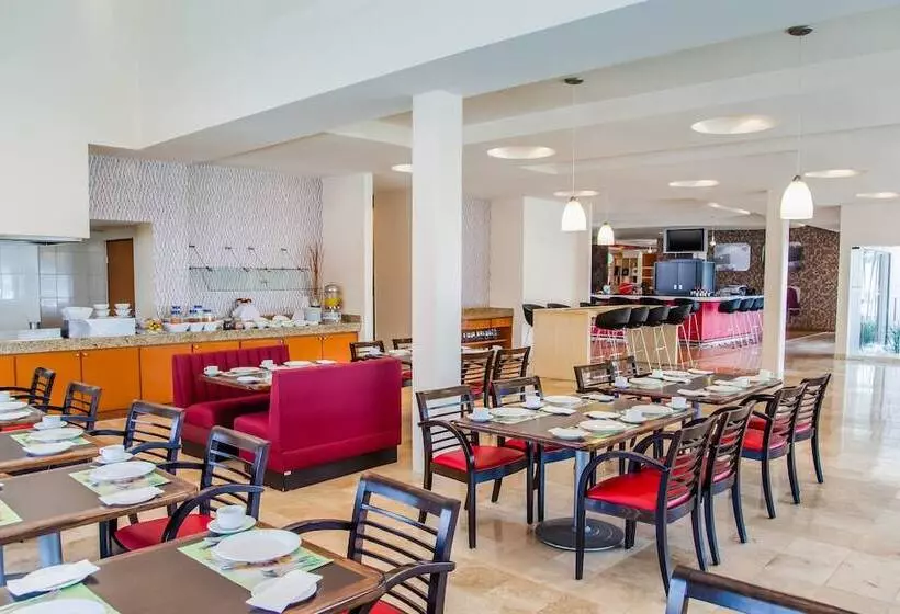 Fotos del hotel Fiesta Inn Monterrey Fundidora:  3