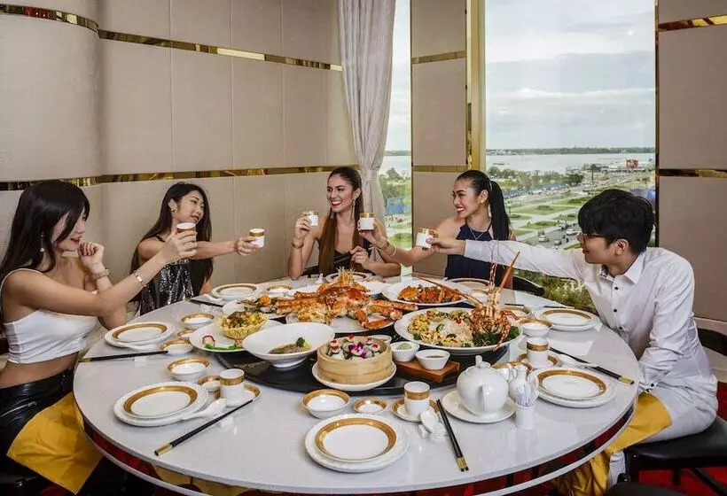 Fotos del hotel Nagaworld Hotel & Entertainment Complex:  24