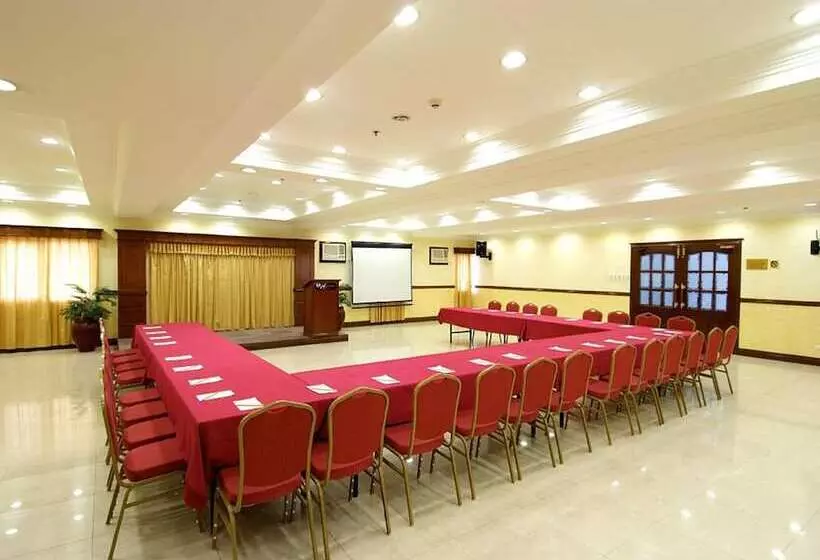 Fotos del hotel Diplomat Hotel:  5