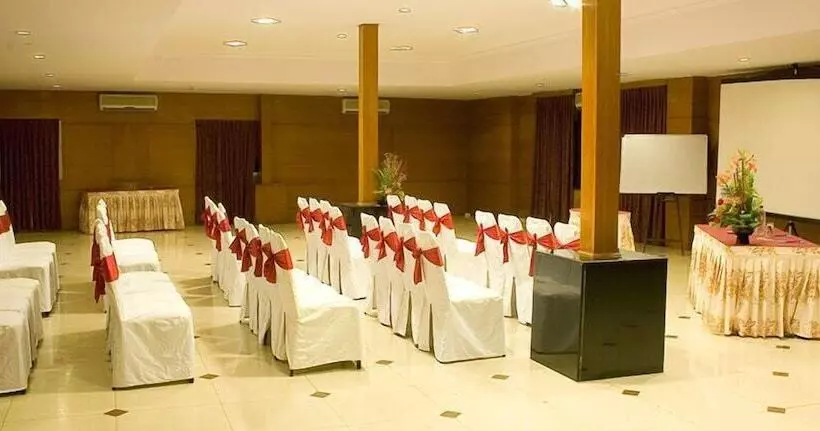 Fotos del hotel Collection O 50090 Ramanashree Brunton:  10