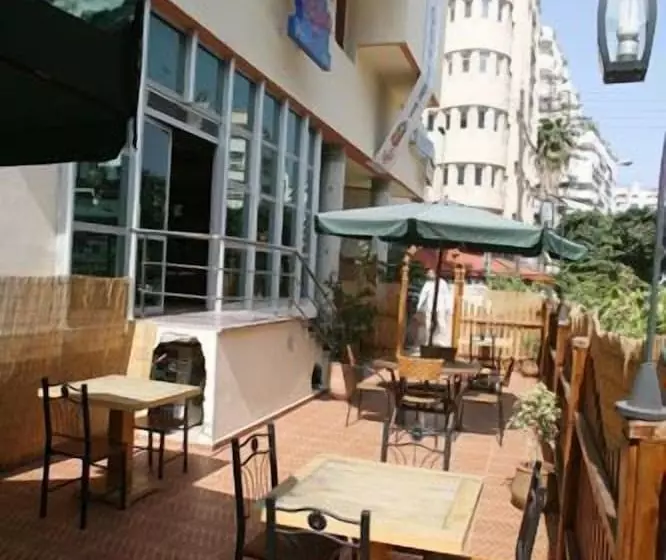 Fotos del hotel East West:  11