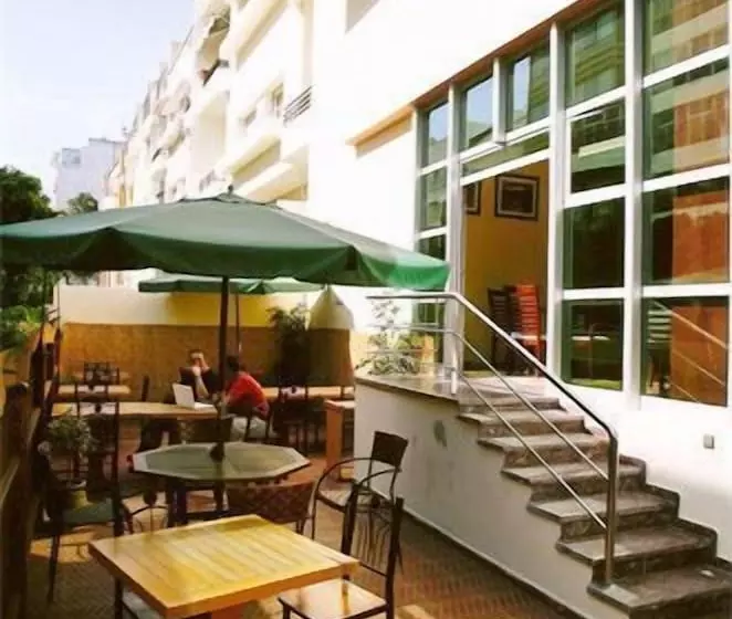 Fotos del hotel East West:  6