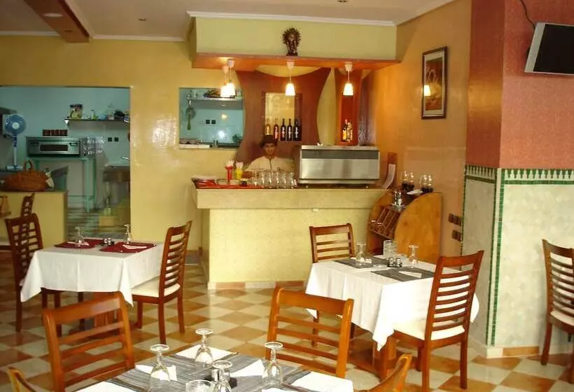 Fotos del hotel East West:  4