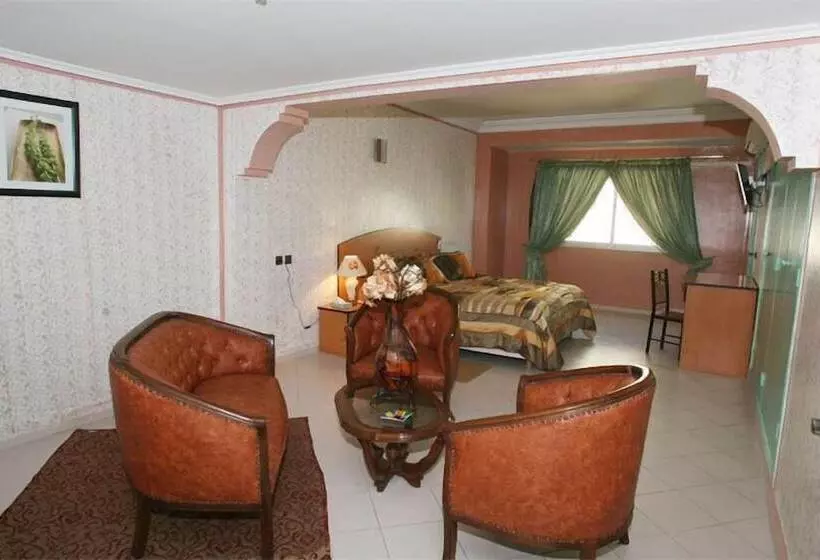 Fotos del hotel East West:  12