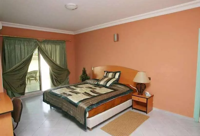 Fotos del hotel East West:  2