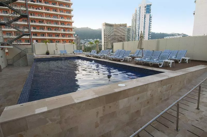 Fotos del hotel One Acapulco Costera:  3