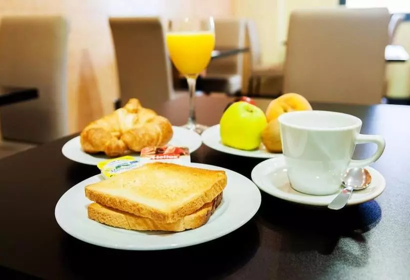 Fotos del hotel Lb Villa De Cuenca:  19