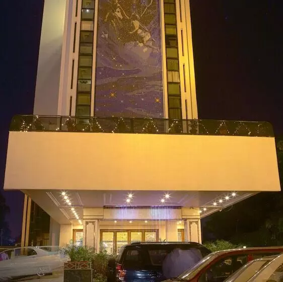 Gemini Continental, Hazratganj