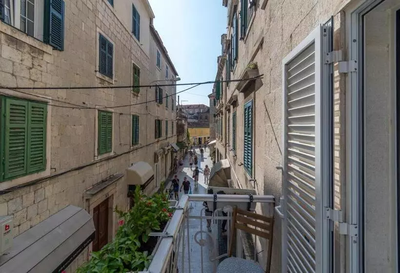 Fotos del hotel Rooms Gold:  8