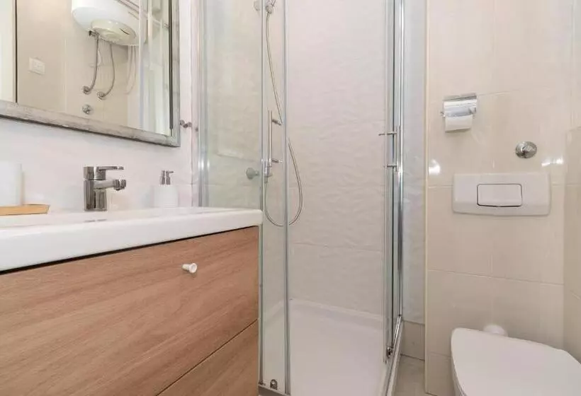 Fotos del hotel Rooms Gold:  10