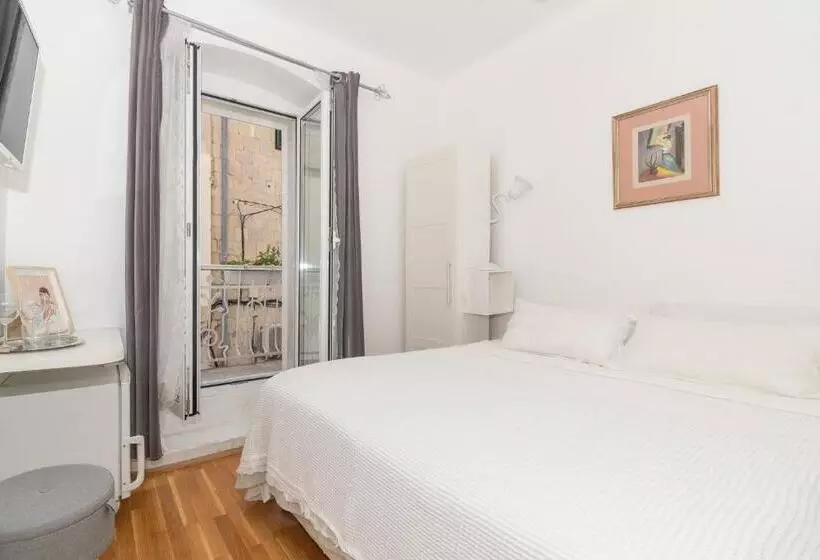 Fotos del hotel Rooms Gold:  11