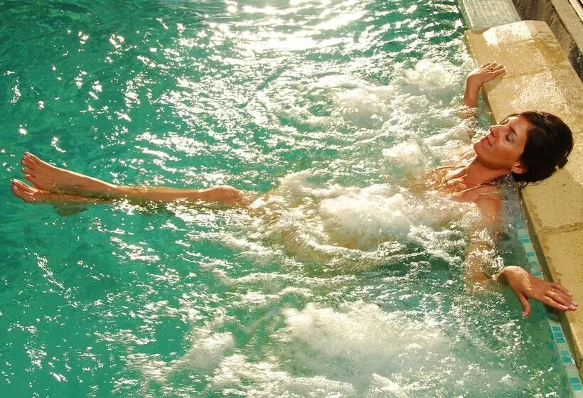 Fotos del hotel Alma Del Lago Suites & Spa:  2